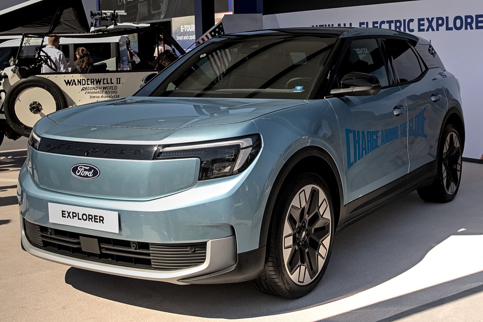 Ford Explorer Extended Range RWD
