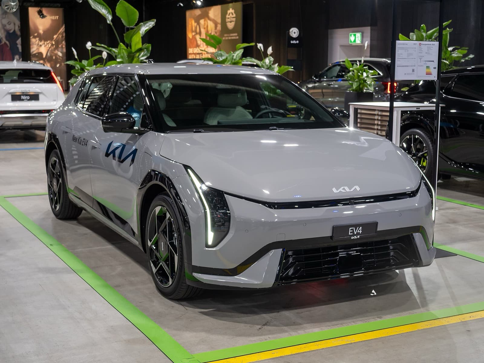 Kia EV4 81,4 kWh Business