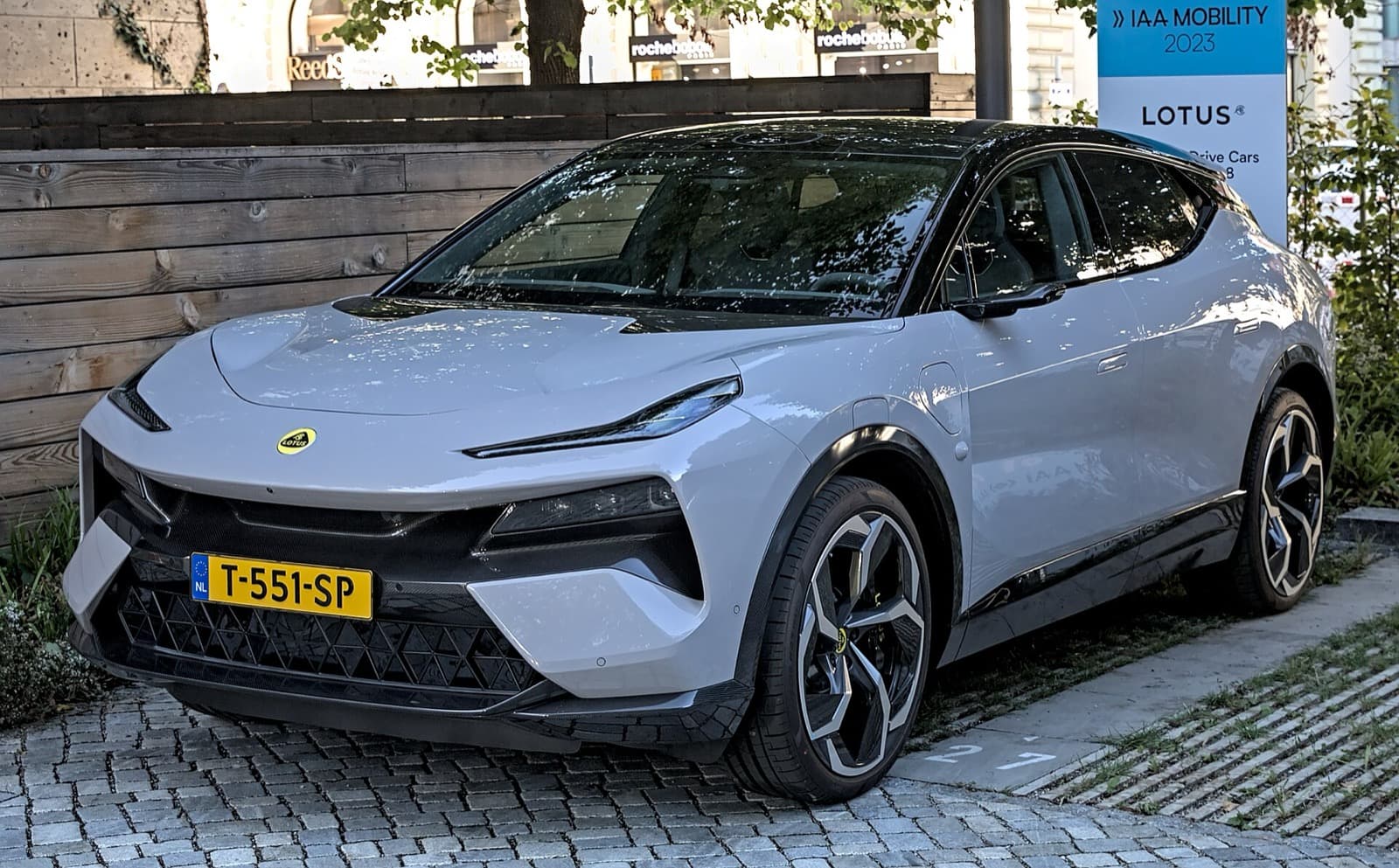 Lotus Eletre Business Edition