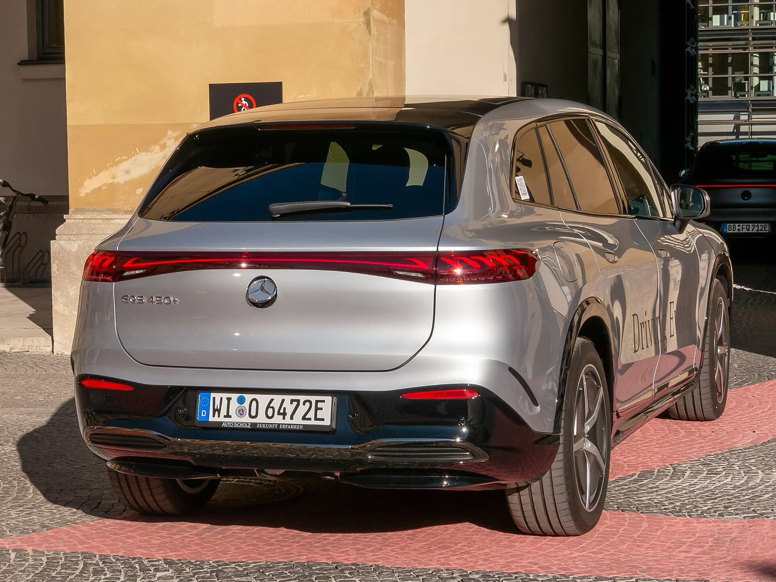 Mercedes-Benz EQS 400
