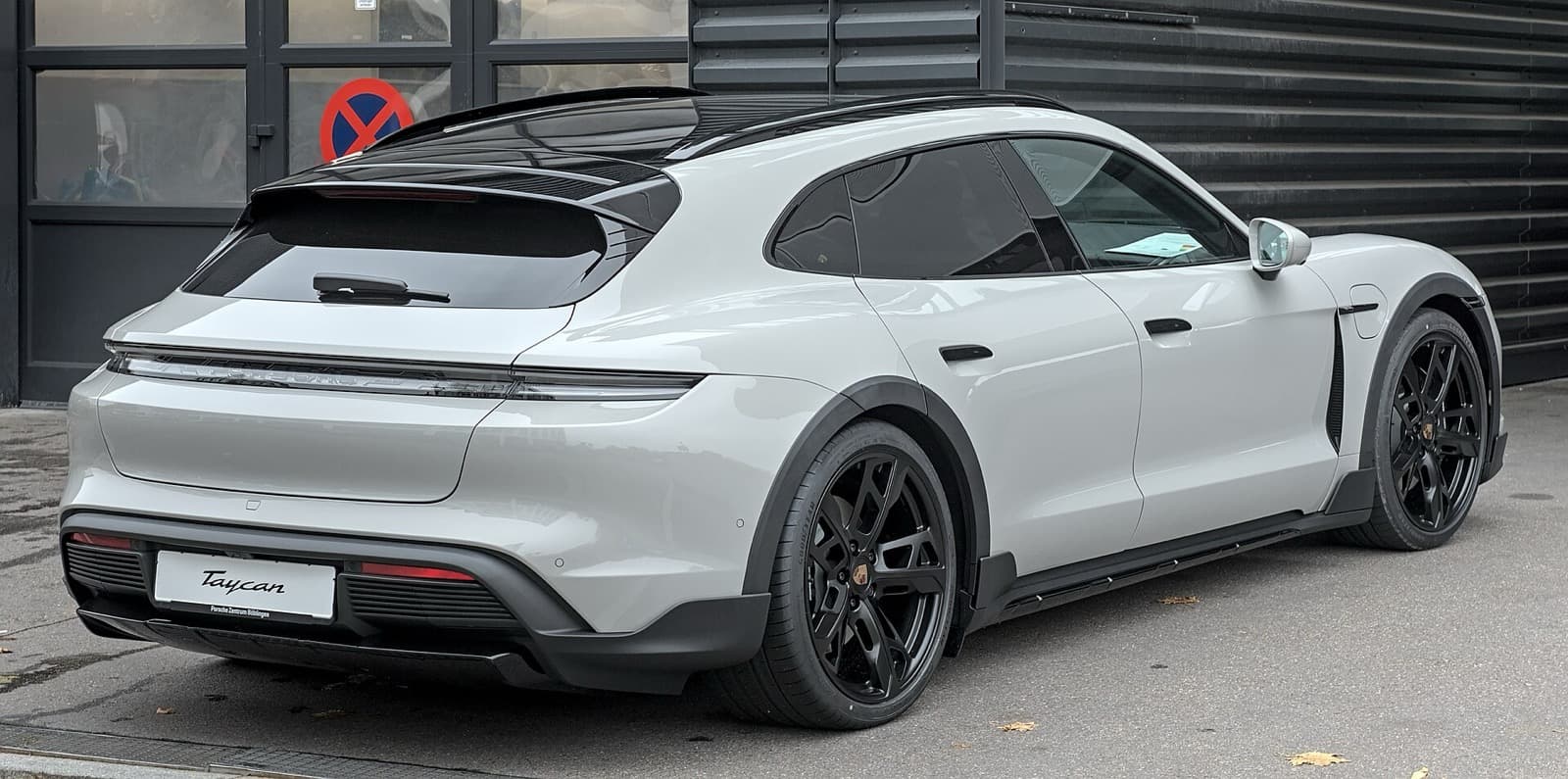 Porsche Taycan Cross Turismo 4