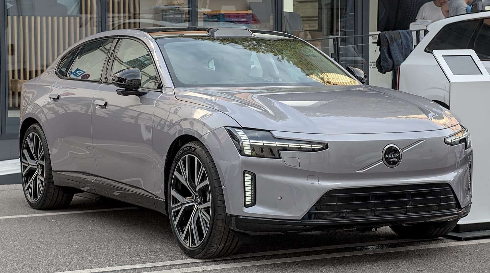 Volvo ES90 Twin Motor